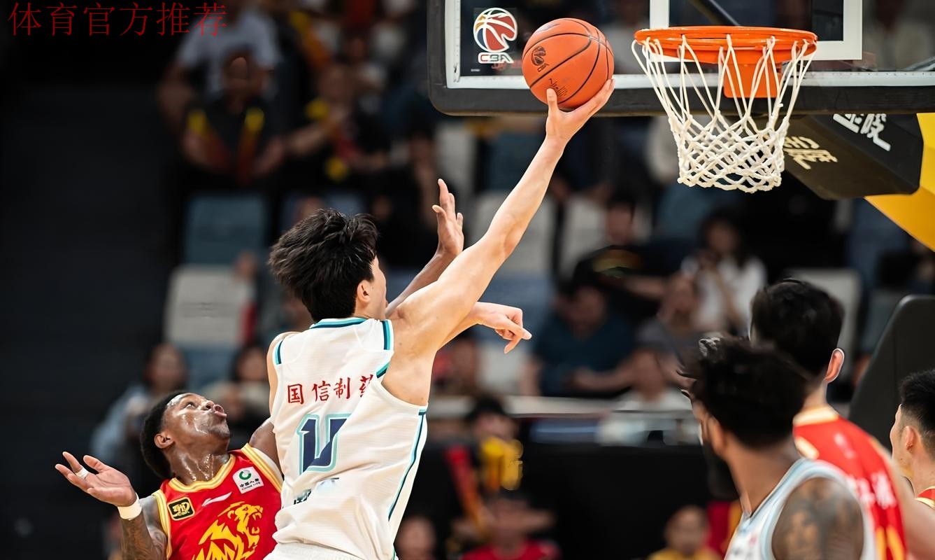 杨瀚森11中8砍18+10+4！关键暴扣+制胜篮板 命中神仙三分可惜超时